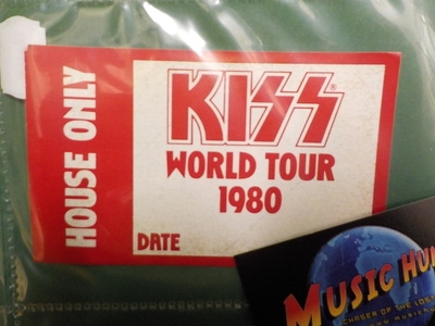 KISS - WORLD TOUR 1980, BACKSTAGE PASSI
