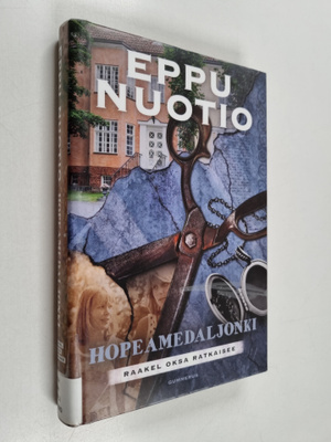 Eppu Nuotio : Hopeamedaljonki
