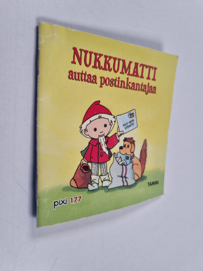 Nukkumatti auttaa postinkantajaa