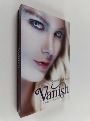 Sophie Jordan : Vanish : a Firelight novel