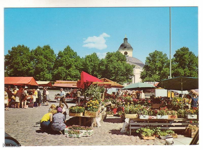 HÄMEENLINNA: Tori (taimien myyjiä)