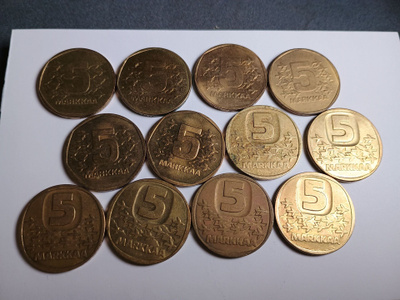 5 mk jäänmurtaja vitoset eri vuosilta 12kpl
