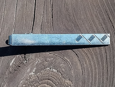Hopeinen Solmioneula. Valmistaja LA OY. Vuodelta 1952.