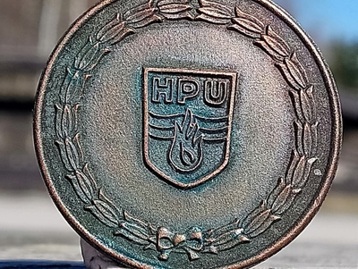 Ronssivärinen HPU merkki. 60 Luvulta. Halkaisija - 32 mm.