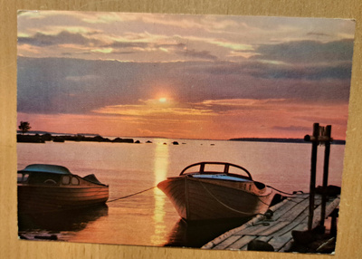 moottoriveneet satamassa, auringonlasku, kulkenut 1967