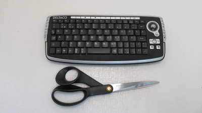 DELTACO TB-109 Wireless näppäimistö olohuoneeseen