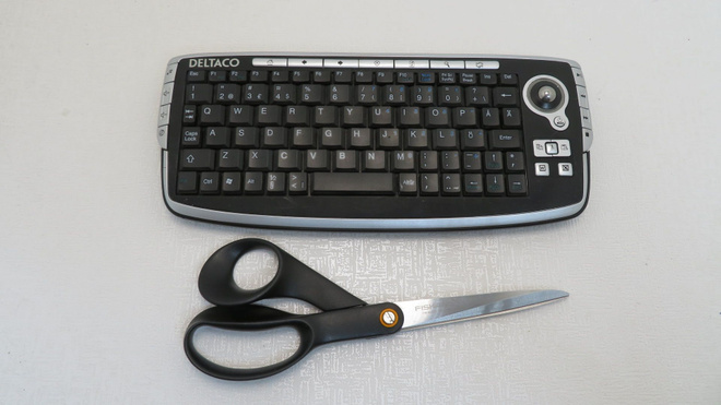 DELTACO TB-109 Wireless näppäimistö olohuoneeseen