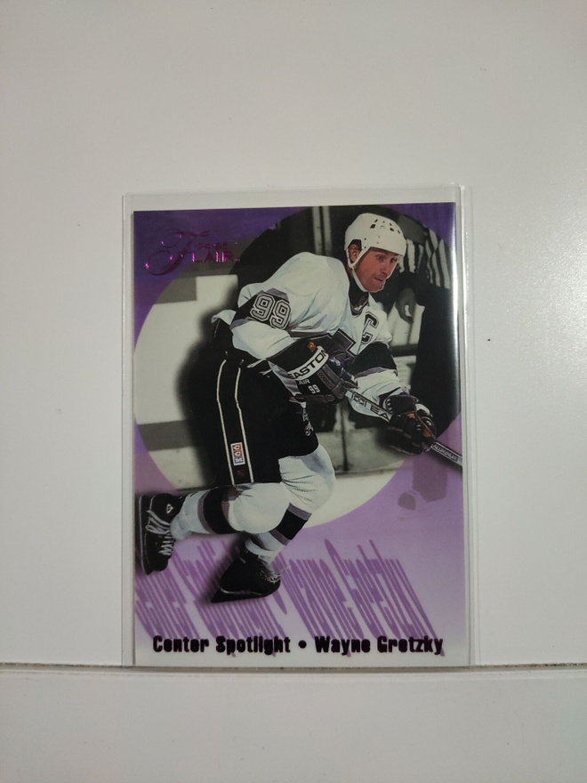 1994-95 Flair - Center Spotlight #4 Wayne Gretzky