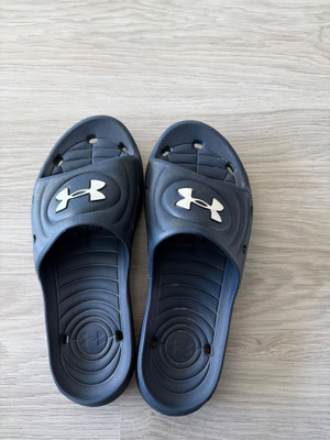 Under Armour rantasandaalit