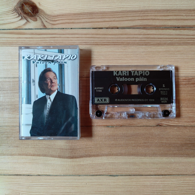 Kari Tapio - Valoon Päin c-kasetti