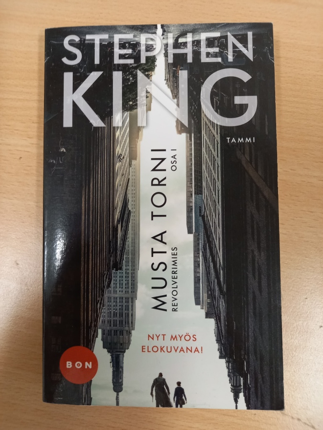 Stephen King: Revolverimies, musta torni 1