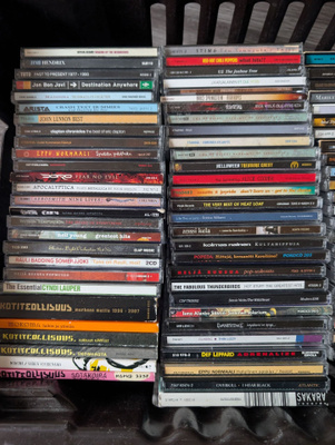 Iso läjä CD levyjä