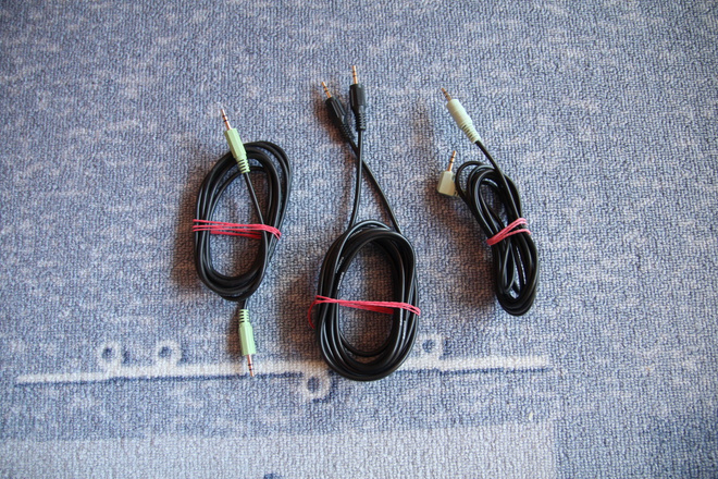 AUX : 3,5mm uros to 3,5mm uros kaapeleita 3kpl