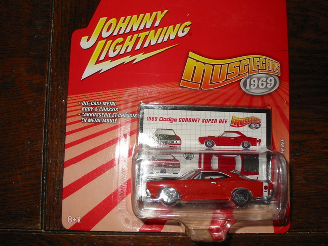 Johnny Lightning - 69 Dodge Super Bee uusi paketissa