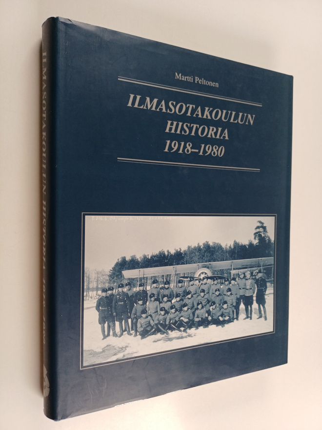 Martti Peltonen : Ilmasotakoulun historia 1918-1980