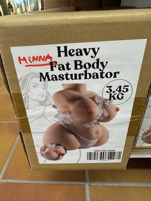 Minna Masturbaattori Isoilla rinnoilla ja vaginalla
