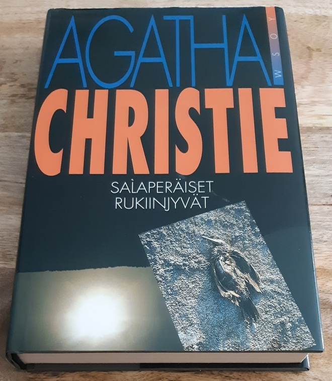 Agatha Christie - Salaperäiset rukiinjyvät
