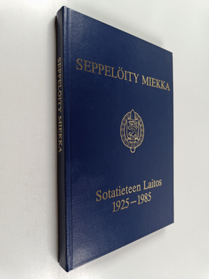Mikko Viitasalo ym. : Seppelöity miekka - Sotatieteen lai...