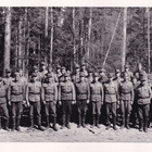 VP27:N ESIKUNNAN ALIPÄÄLYSTÖÄ JA MIEHISTÖÄ 1942 PILTSUSSA - pikkukuva 1