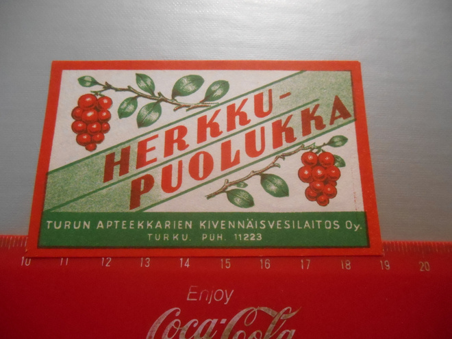 Herkku Puolukka Turun apteekarien kivennäisvesilaitos etiket