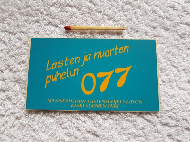 LASTEN JA NUORTEN PUHELIN  077 VANHA TARRA