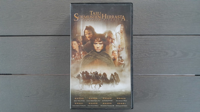 VHS: Taru Sormusten Herrasta - Sormuksen Ritarit (2002)