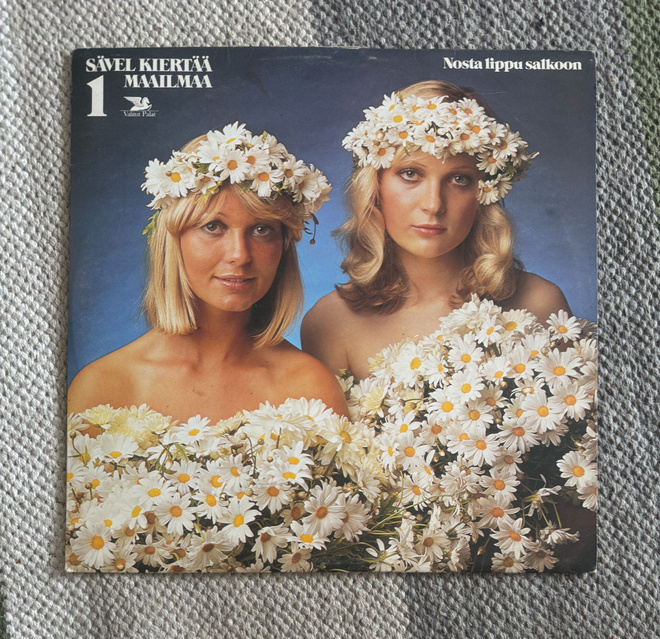 SÄVEL KIERTÄÄ MAAILMAA 1: Nosta lippu salkoon (LP) 1974