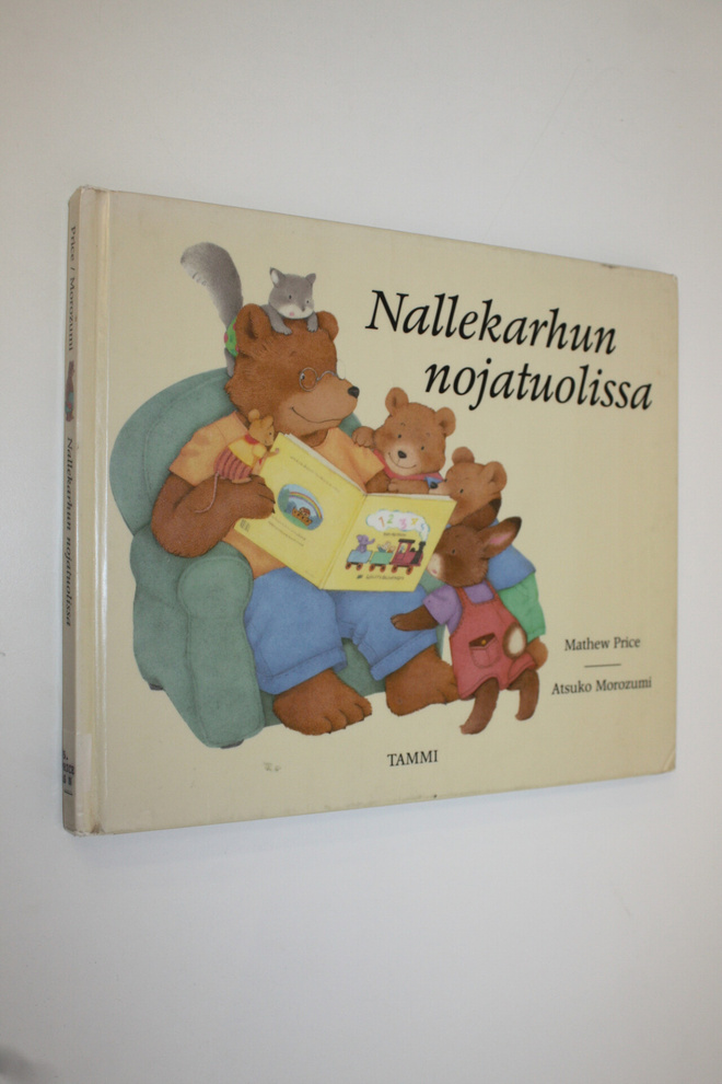 Mathew Price : Nallekarhun nojatuolissa