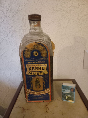 Vanha iso KARHU mustepullo