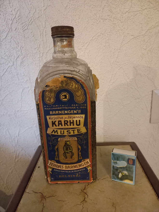 Vanha iso KARHU mustepullo
