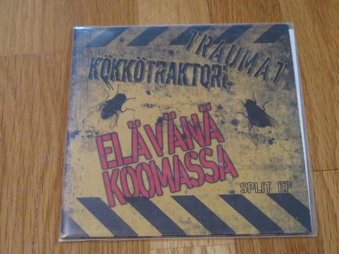 Traumat / Kökkötraktori – Elävänä Koomassa 7"