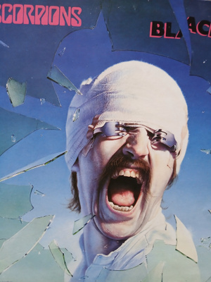 Scorpions : Black Out.
