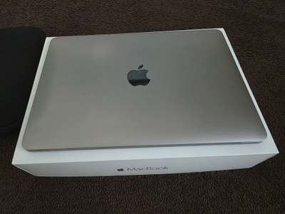 Apple MacBook 12" Kannettava - Huippu Hyvä -