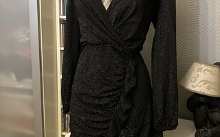 -:¦:-  SÄIHKYVÄ kietaisutyylinen MEKKO -:¦:- L