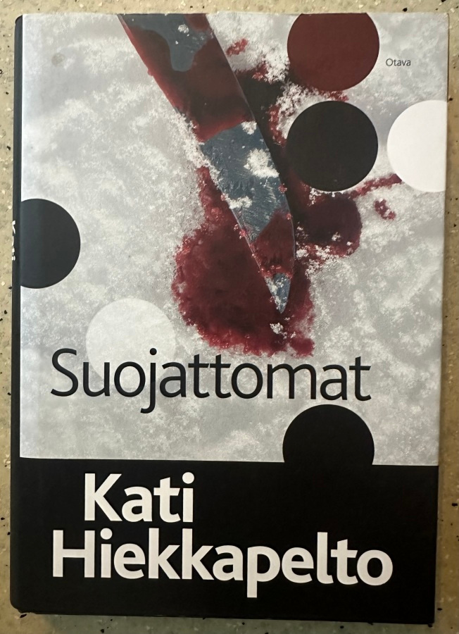 [Kirja] KATI HIEKKAPELTO: SUOJATTOMAT