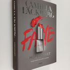Camilla Läckberg : Hopeasiivet - pikkukuva 1