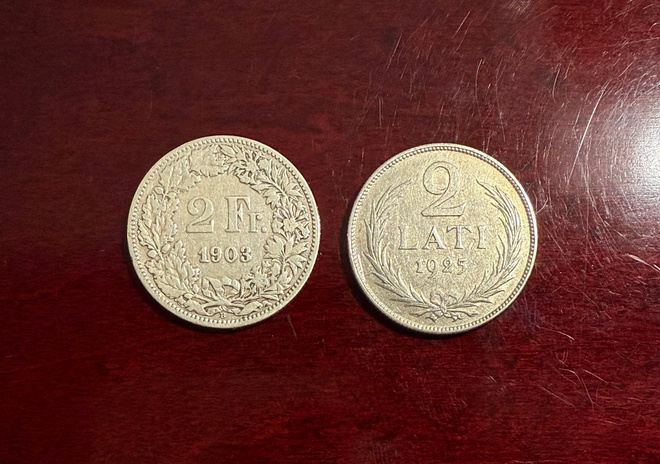 Hopea kolikot sveitsi ja latvia