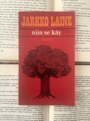 Jarkko Laine - Niin se käy: runoja (nid.)