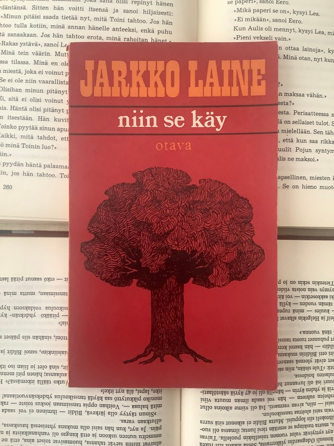 Jarkko Laine - Niin se käy: runoja (nid.)