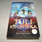 John Stephens Tulikronikka -pok - pikkukuva 1