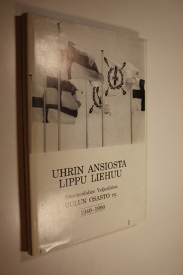 Arto Seppälä : Uhrin ansiosta lippu liehuu : Sotainvalidi...