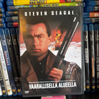 Vaarallisella alueella (1994) Steven Seagal - pikkukuva 1
