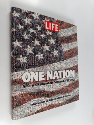 Robert (edit.) Sullivan : One nation : America remembers ...