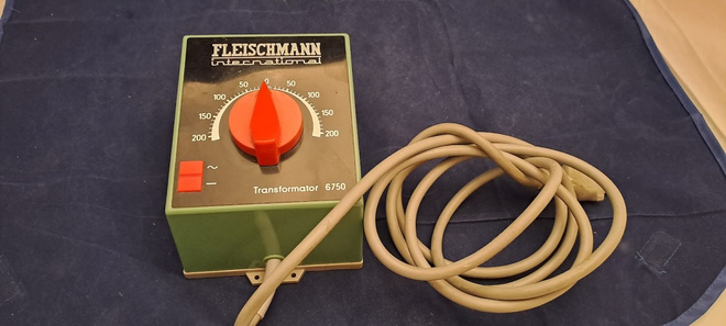 S166 Järeä Fleischmann-muuntaja  6750 teho 31 VA