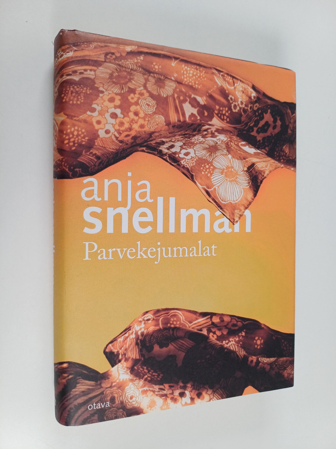 Anja Snellman : Parvekejumalat