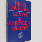 Niilo Rauhala : Lumen ja auringon välissä : runoja - pikkukuva 1