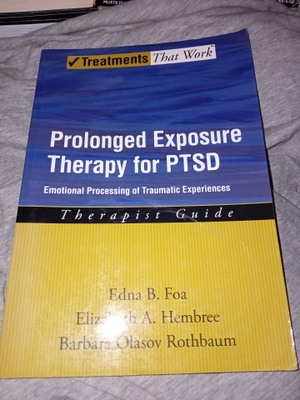 Foa : Prolonged Exposure Therapy for PTSD ( SIS POSTIKULU