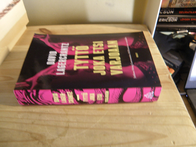David Lagercrantz Tyttö joka etsi varjoaan (nidottu)