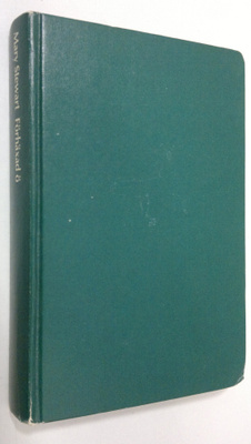 Mary Stewart : Förhäxad ö