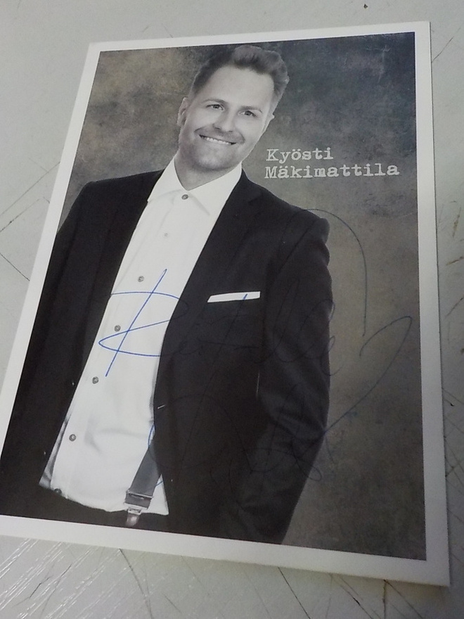 KYÖSTI MÄKIMATTILA PROMO POSTIKORTTI NIMMARILLA
